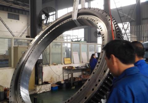 Vòng Bi Chịu Tải Nặng Nên Dùng Loại Nào? Cách Chọn Máy Chạy Ổn